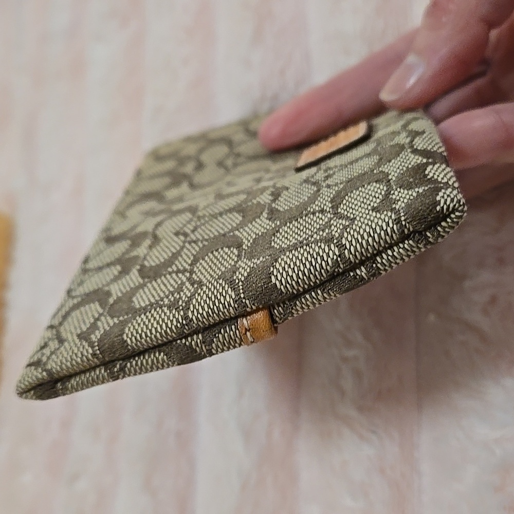 Coach Pouch - Picture 9 of 13